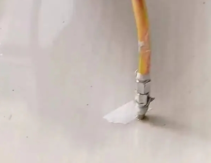 天山瓷砖空鼓维修公司专业解答在瓷砖铺贴过程中，如果使用的砂料过粗（如全部使用了粗砂），可能会导致以下问题